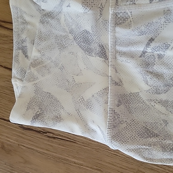 Lululemon cropped white snakeskin leggings - Picture 2 of 6